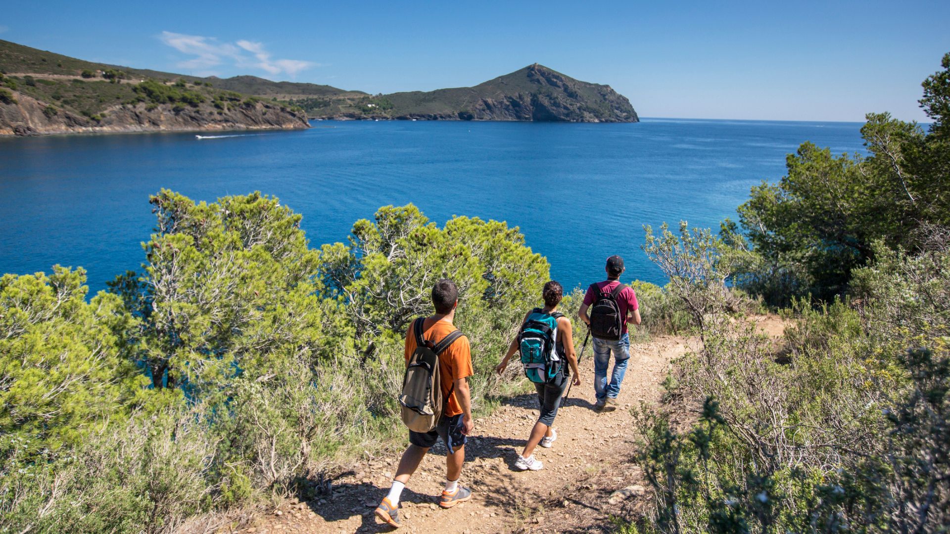 Sentier en montagne pendant une randonnée séjour jeûne